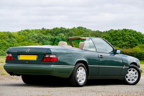 What Are the Emerging UK Women's Fashion Trends to Watch For?